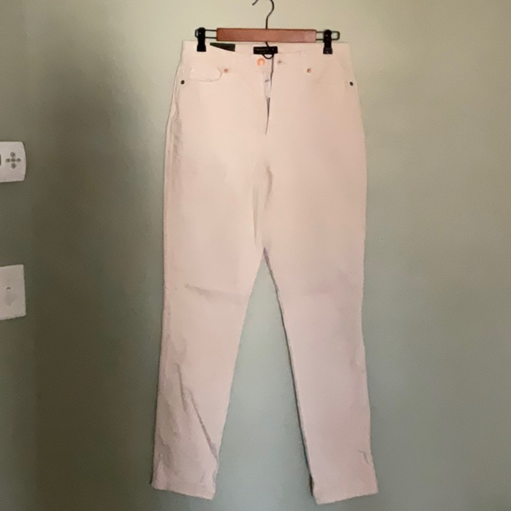 NWT Banana Republic Cream Curvy straight jeans. 27/4 Tall